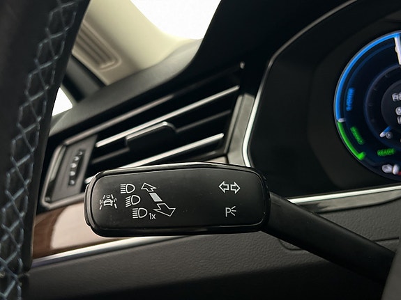 Volkswagen Passat 13 of 30
