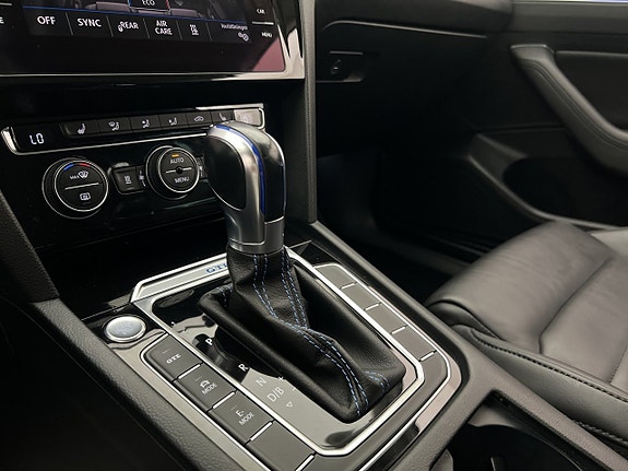 Volkswagen Passat 23 of 30