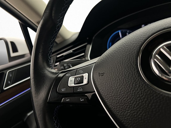 Volkswagen Passat 14 of 30