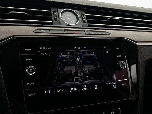 Volkswagen Passat 19 of 30