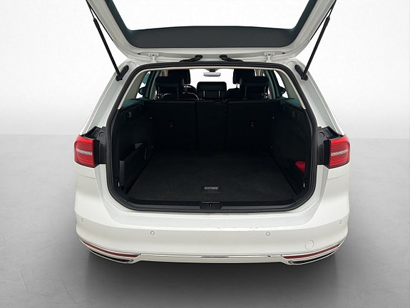 Volkswagen Passat 9 of 30