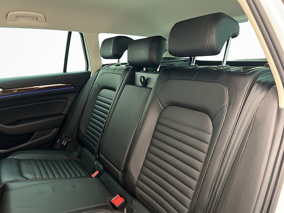 Volkswagen Passat 27 of 30