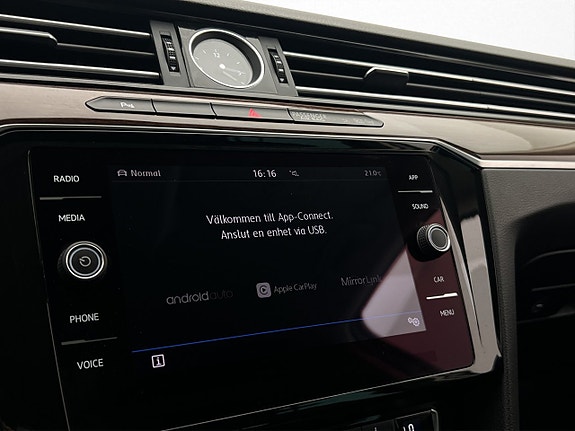 Volkswagen Passat 18 of 30