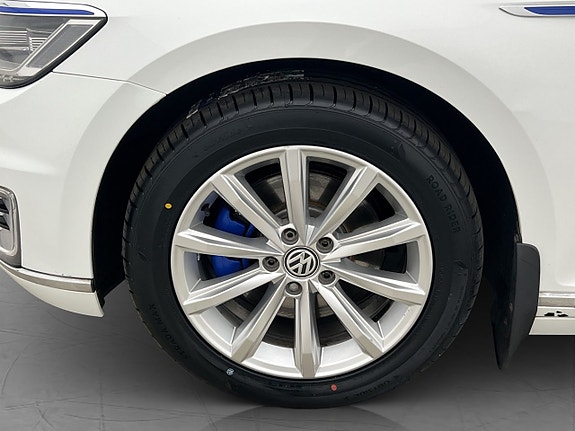 Volkswagen Passat 29 of 30