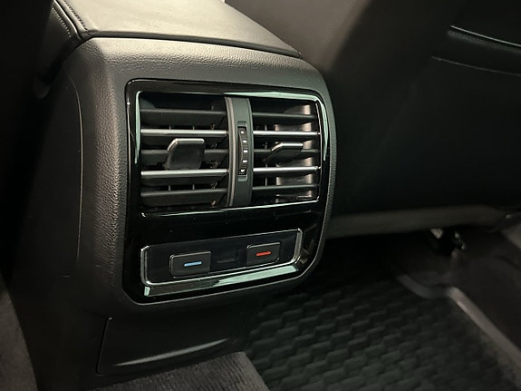 Volkswagen Passat 28 of 30