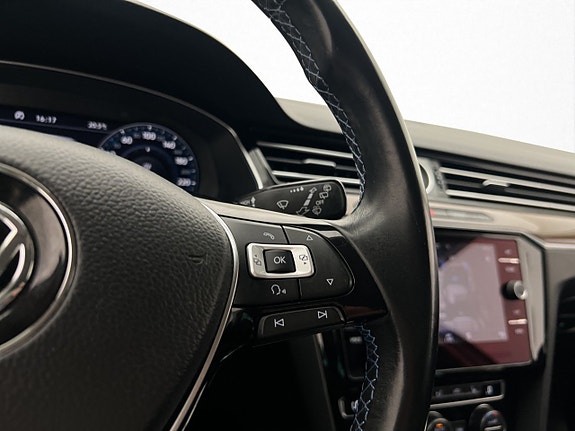 Volkswagen Passat 16 of 30