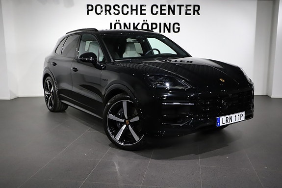 Porsche Cayenne 3 of 26