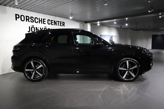 Porsche Cayenne 4 of 26