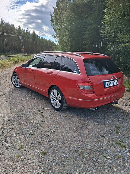 Mercedes-Benz C220 3 of 3