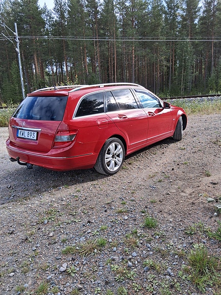 Mercedes-Benz C220 2 of 3