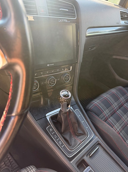 Volkswagen Golf VII 6 of 8