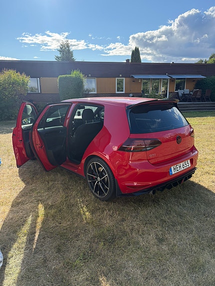 Volkswagen Golf VII 3 of 8