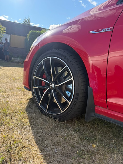 Volkswagen Golf VII 4 of 8