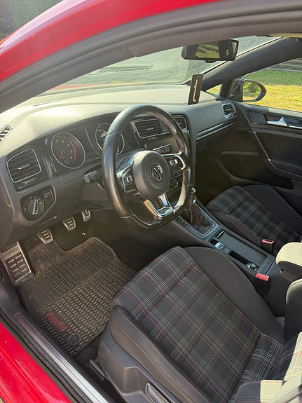 Volkswagen Golf VII 5 of 8
