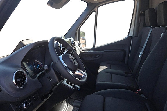 Mercedes-Benz eSprinter 420 7 of 11
