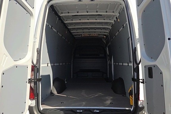 Mercedes-Benz eSprinter 420 9 of 11