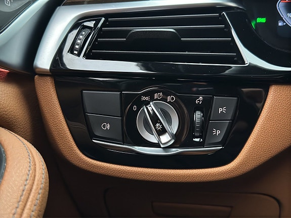 BMW 540i 16 of 30