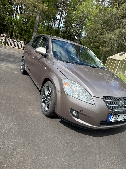 Kia Ceed 2 of 4