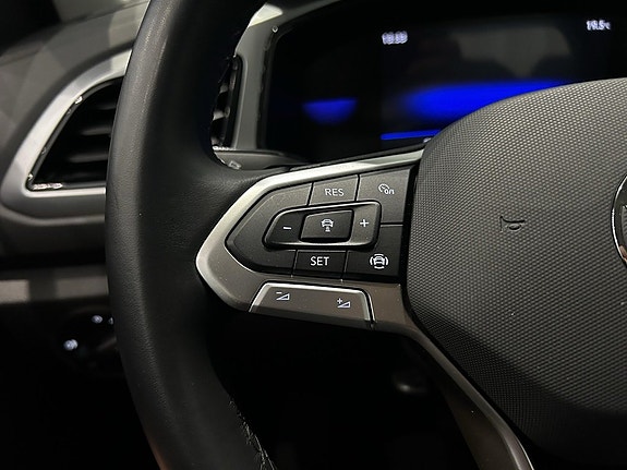 Volkswagen T-Roc 10 of 14