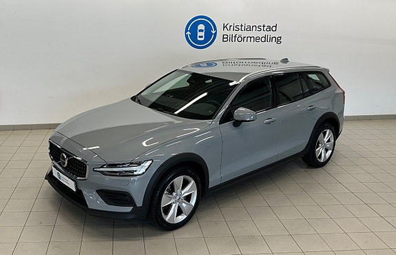 Volvo V60 Cross Country 3 of 12