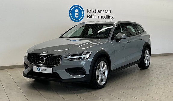 Volvo V60 Cross Country 2 of 12