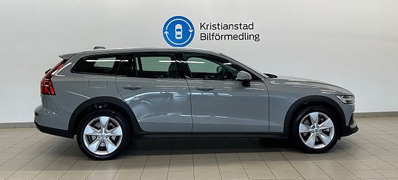 Volvo V60 Cross Country 4 of 12