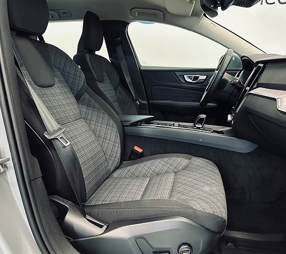 Volvo V60 Cross Country 9 of 12