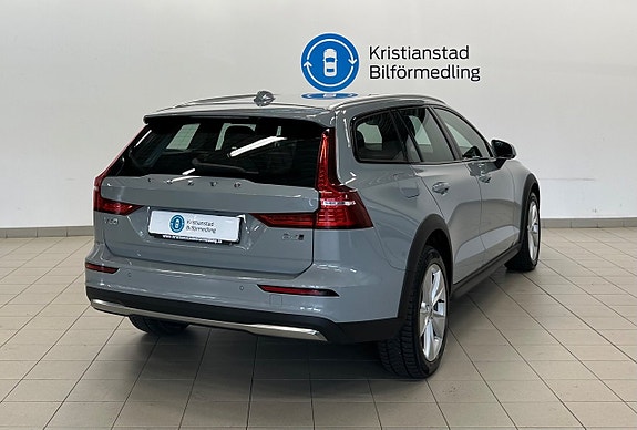 Volvo V60 Cross Country 8 of 12