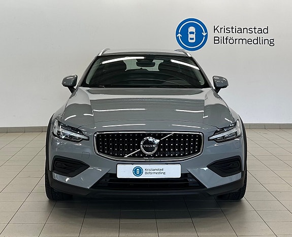 Volvo V60 Cross Country 6 of 12