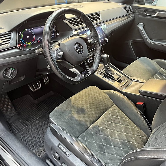 Skoda Superb 9 of 13