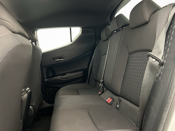 Toyota C-HR 26 of 30