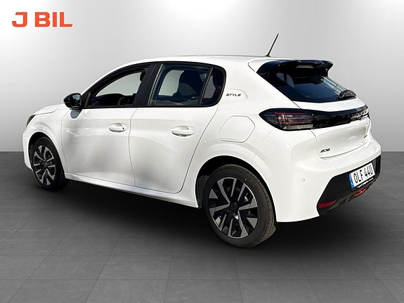 Peugeot 208 3 of 15
