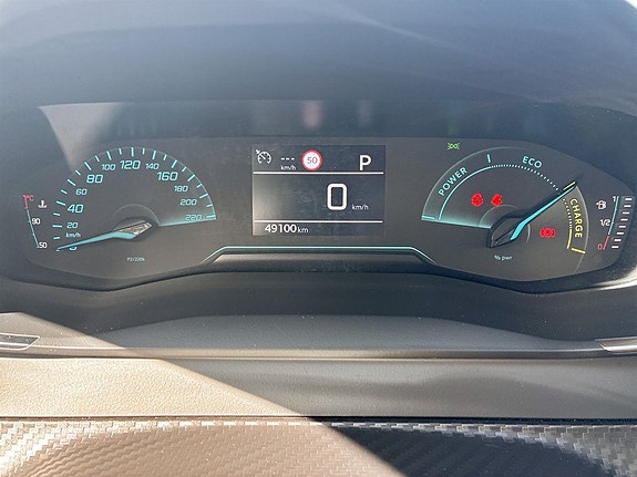 Peugeot 208 8 of 15