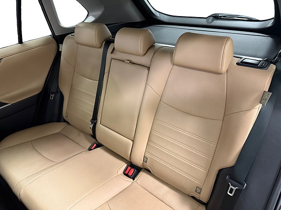 Toyota RAV4 10 of 18