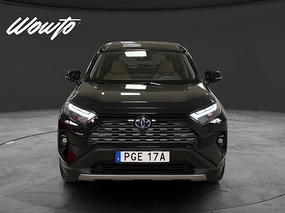 Toyota RAV4 2 of 18