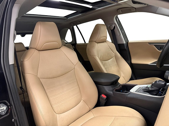 Toyota RAV4 12 of 18