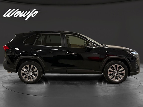 Toyota RAV4 3 of 18