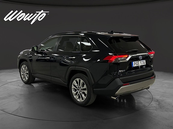 Toyota RAV4 6 of 18