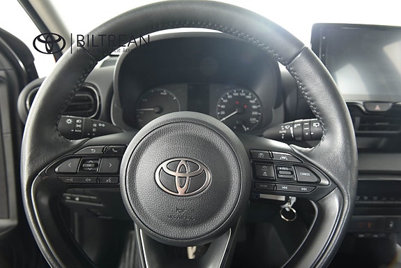 Toyota Yaris 12 of 15