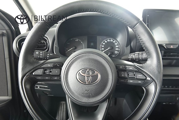 Toyota Yaris 10 of 15