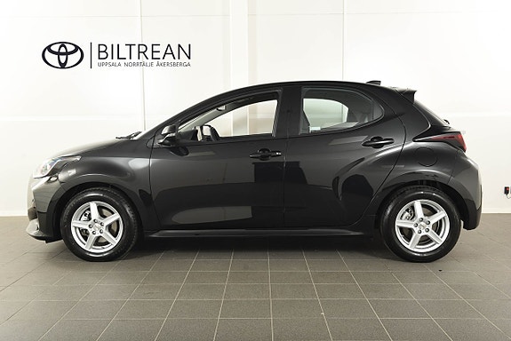 Toyota Yaris 2 of 15