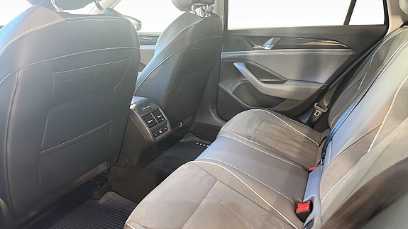 Volkswagen Passat 12 of 20
