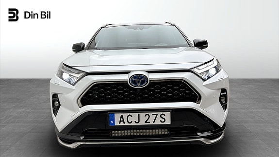 Toyota RAV4 Plug-in Hybrid 4 of 12