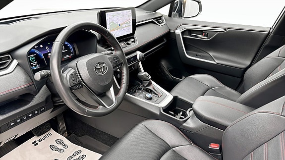 Toyota RAV4 Plug-in Hybrid 7 of 12