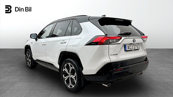 Toyota RAV4 Plug-in Hybrid 3 of 12