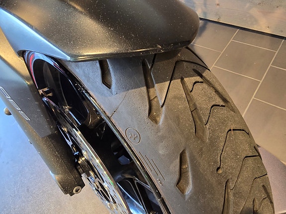 Kawasaki ER-6N 12 of 16