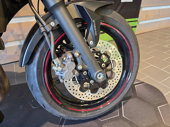 Kawasaki ER-6N 10 of 16