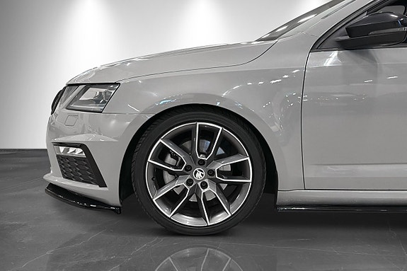 Skoda Octavia 2 of 26