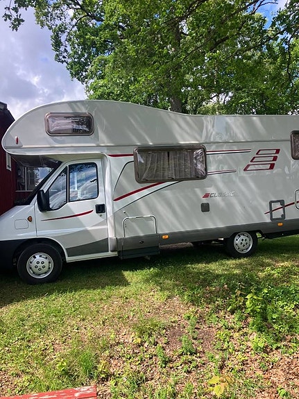 Husbilar köpes även med fuktskador ring Peter 0705-127991