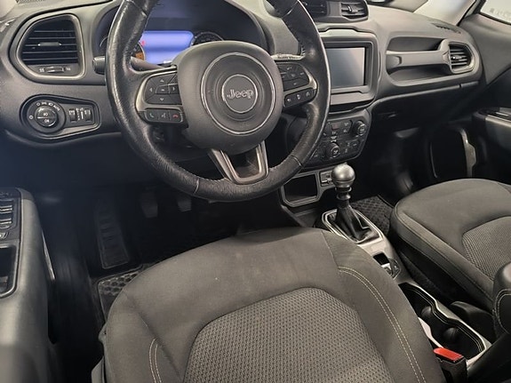 Jeep Renegade 7 of 10